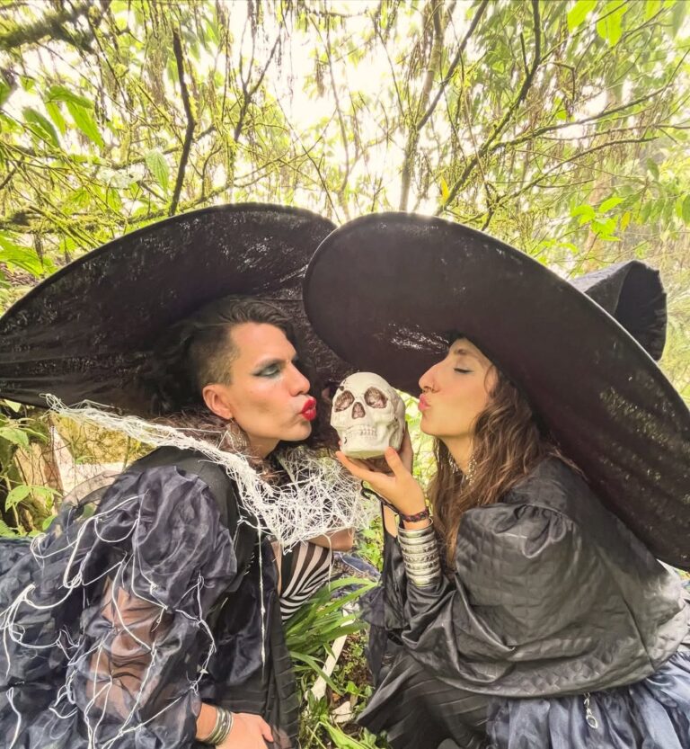 A Bruza Zé e Marta Najjar no clipe de Beijo no seu corpo inteiro